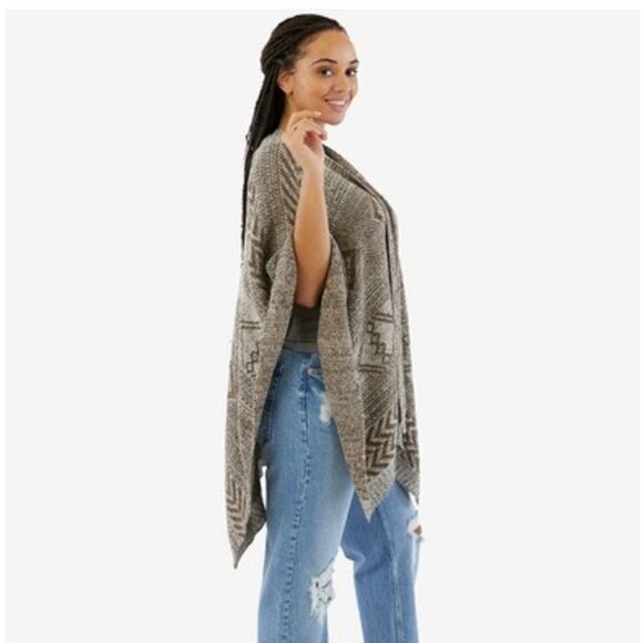The Jetset Diaries Tan & Gray Abstract Pattern Knit Poncho Plus Size - Picture 3 of 4